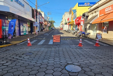 Obra contra enchentes altera trânsito no centro de Avaré 