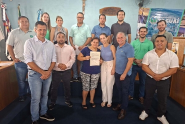 Prefeitura entrega 52 títulos de propriedade para taguaienses