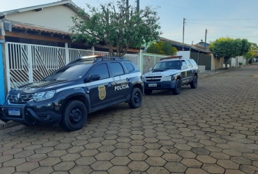 Operação policial resulta na prisão de 4 indivíduos e apreensão de armas e munições