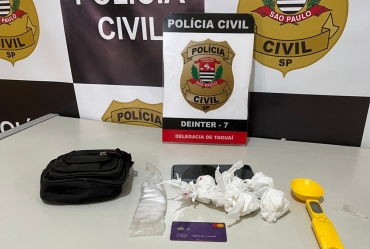 Homem com cocaína no carro é preso em flagrante após cerco policial em Taguaí