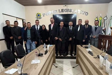 Emerson Sela toma posse como vereador em Sarutaiá