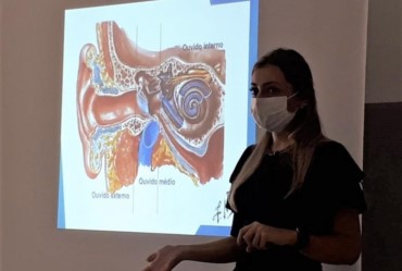 Equipe da Educação Especial participa de capacitação sobre fisiologia do ouvido 