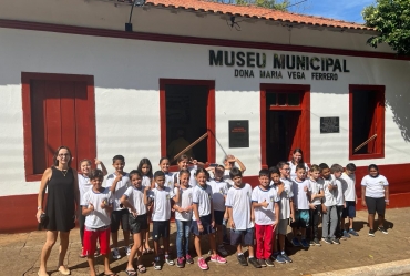 Museu Municipal de Fartura  recebe visita dos alunos de Sarutaiá