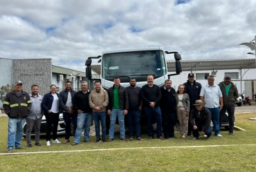 Município de Coronel Macedo recebe novo caminhão para agricultura e dois veículos para saúde