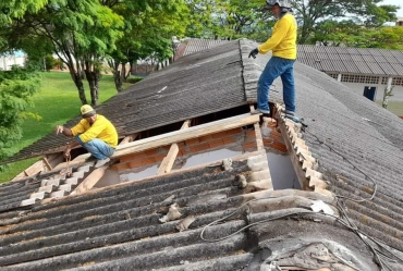Douglas Benini determina troca de telhados da escola Vicente Russo em Itaporanga