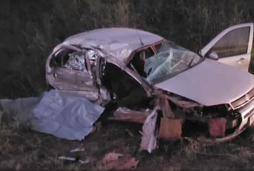 Acidente entre carro e caminhão provoca mortes e deixa feridos em rodovia de Paranapanema