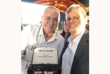 Sarutaiá recebe prêmio de Campeão de Alfabetização