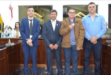 Câmara de Fartura realiza entrega das medalhas do Projeto Aluno Bom de Nota