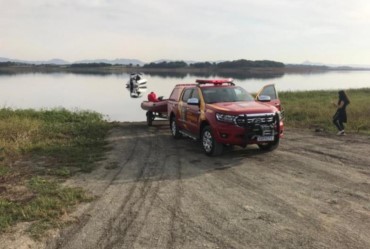 Continuam buscas por jovem desparecido na represa de Carlópolis (PR)