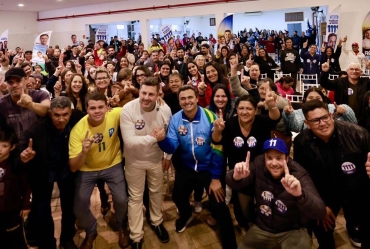 Maurício Neves mostra força política em giro por cidades da região