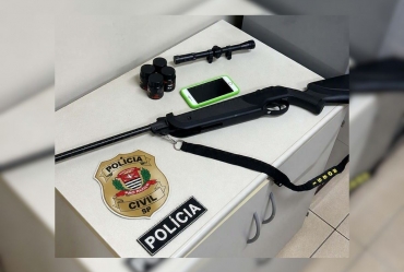 Polícia Civil de Arandu cumpre mandado e apreende espingarda de pressão durante investigação de maus-tratos a animais 