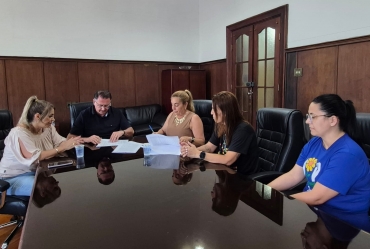 Prefeito Roberto Araujo autoriza repasse de recursos à Apae de Avaré