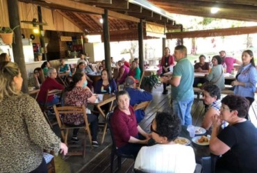 Grupo de Idosos participa de caminhada e almoço em Itaporanga 