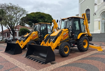 Fartura reforça frota com aquisição de duas retroescavadeiras