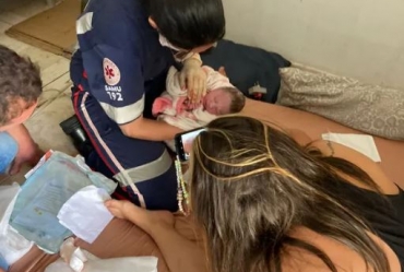 Moradora da zona sul de Marília é dispensada do Hospital Materno Infantil e tem o parto em casa