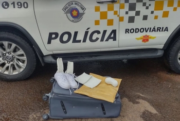 Jovem boliviano é preso com pasta base de cocaína escondida na sola do tênis