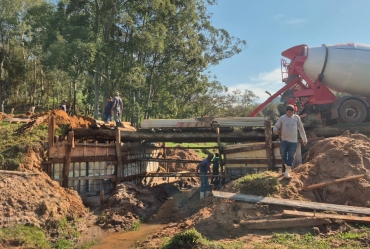 Governo Roberto Araujo realiza melhorias na cabeceira da Ponte da Jacutinga
