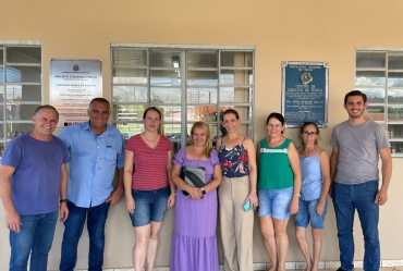 Fundo Social de Taguaí faz doação de roupas para Sarutaiá