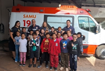 Alunos da Escola Arlindo Bérgamo visitam a base do SAMU de Taguaí