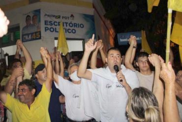 Luciano Filé é eleito prefeito com 32 anos de idade em Fartura
