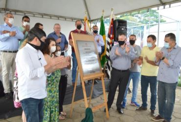 Coronel Macedo inaugura “Areninha” com presença do secretário estadual de Esportes 