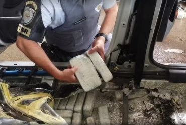 Polícia Rodoviária apreende quase 140 kg de cocaína escondidos em fundo falso de carro em Ourinhos