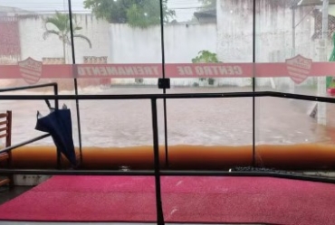 Temporal provoca alagamentos em Itararé e assusta moradores