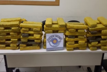 Homens são presos ao serem flagrados com mais de 80 tijolos de maconha em estrada de terra em Avaré