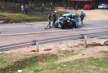 Acidente deixa ao menos duas pessoas mortas e quatro feridas na SP-255 em Itaí