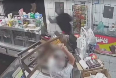 Idoso reage a assalto e espanta ladrões com banco de madeira em Ourinhos