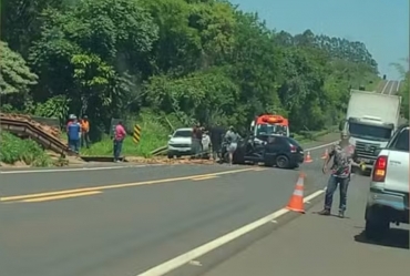 Acidente entre carro e caminhão deixa vítimas feridas em Cerqueira César