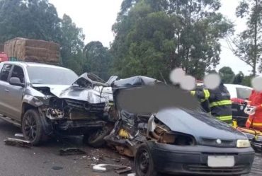 Três pessoas morrem em acidente envolvendo três veículos em Itapeva