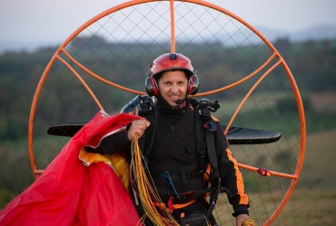 Nas asas do Pinguim!! Nilson Garcia transforma sonho de infância em paixão pelo paramotor