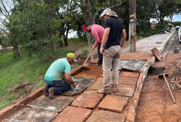 Prefeitura de Timburi intensifica revitalização de calçadas e praças