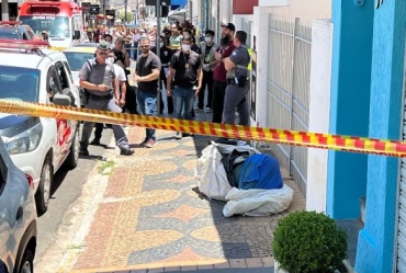 Corpo é encontrado dentro de sacos plásticos na área comercial no centro de Marília