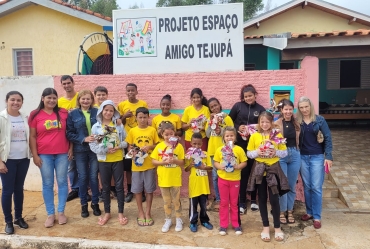 Prefeitura de Tejupá distribui 500 ovos de páscoa em projetos sociais