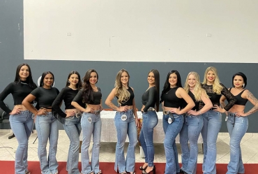 Desfile das pré-candidatas à Rainha da ExpoTaguaí 2025 reúne charme e tradição