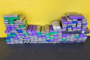 Polícia Rodoviária apreende 140 kg de maconha e prende duas pessoas após fiscalização em Ourinhos