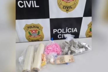 Homem é preso com porções de maconha, cocaína e crack em casa abandonada