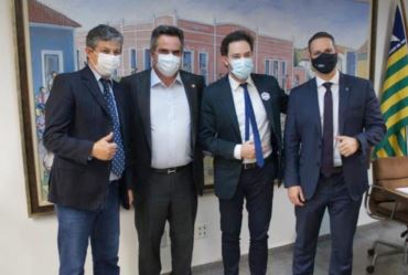 Prefeito Éder Miano vai a Brasília em busca de recursos para Taquarituba