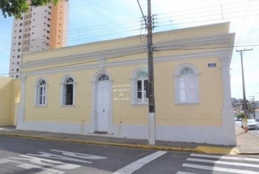 Professores acusam prefeito de não honrar compromisso