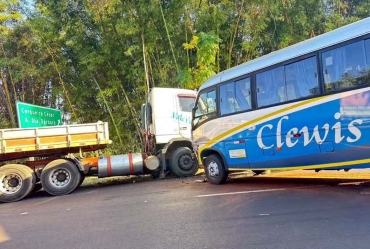 Engavetamento deixa feridos na Rodovia Raposo Tavares em Piraju