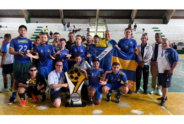 Time de Sarutaiá é campeão regional de futsal 