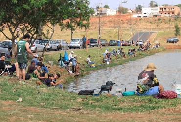 Lago Bertha Bannwart de Avaré recebe evento de pesca no Dia dos Pais