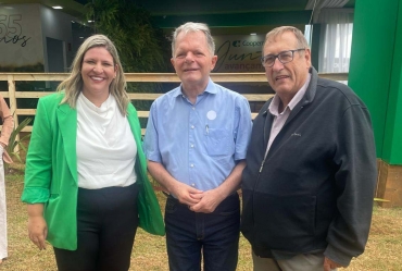 Valtinho Boranelli participa da abertura da Coopershow com o governador Tarcísio de Freitas