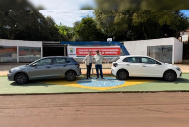 Prefeitura de Timburi recebe dois novos veículos para reforçar os atendimentos