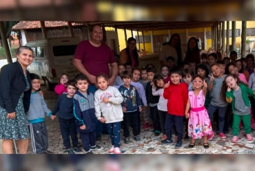Alunos da Escola Delmira de Taguaí visitam Casa dos Avós