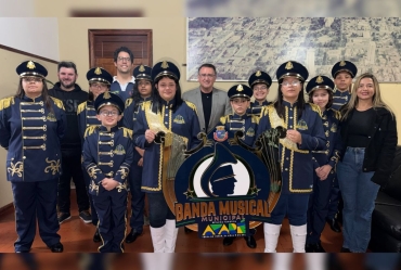 Gestão Roberto Araujo entrega novas fardas à Banda Marcial Municipal