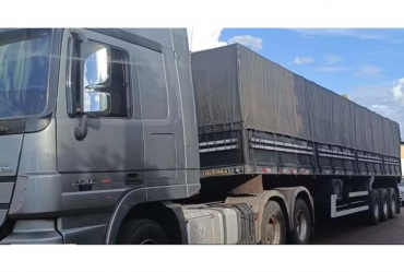 Motorista foge de oficial de justiça, atinge 160 km/h com caminhão e acaba preso em Ipaussu