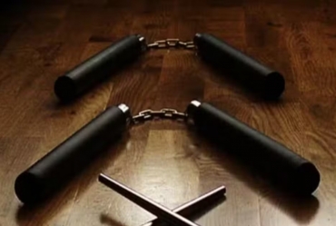 Homem embriagado agride esposa com arma de artes marciais e ameaça  matá-la  em Avaré